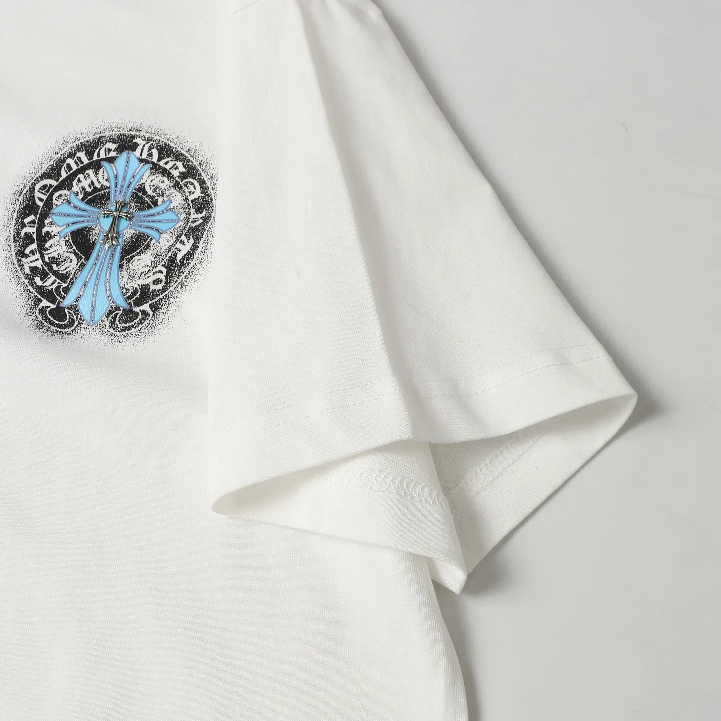 🅿️180 Chrome hearte/Chrome heart ch 25ss early spring new Sanskrit printed short-sleeved T-shirt. A must-have item for daily commuting for men and women in light luxury. The correct version is welcome to compare. Detailed features: ·280 grams of 100% pure cotton double yarn jersey fabric. ·Special thickened 32 pieces of double-strand 1x1 thread in the same vat. ·Double-needle cross-stitch technology. ·Original main mark washed hangtag. Color: black white. Size: XS-L